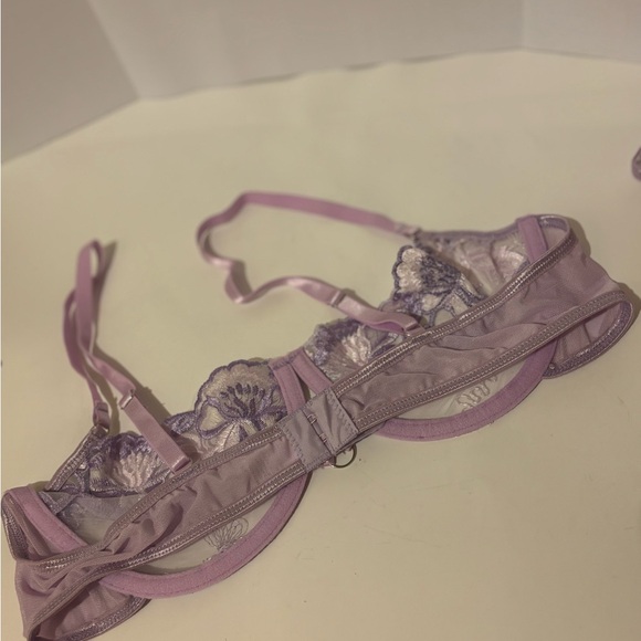 Elegant Lavender Lace lingerie set with Delicate Straps - Picture 11 of 11